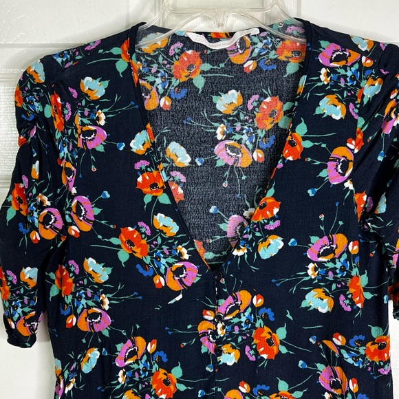 Zara TRF Navy Floral V-Neck Ruched Half Sleeve Button Front Blouse Women’s Sz XS - Picture 3 of 11